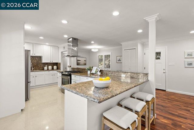 358 El Toyonal, Orinda, CA 94563