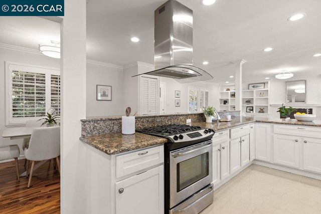 358 El Toyonal, Orinda, CA 94563