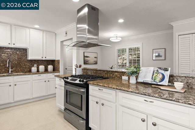 358 El Toyonal, Orinda, CA 94563