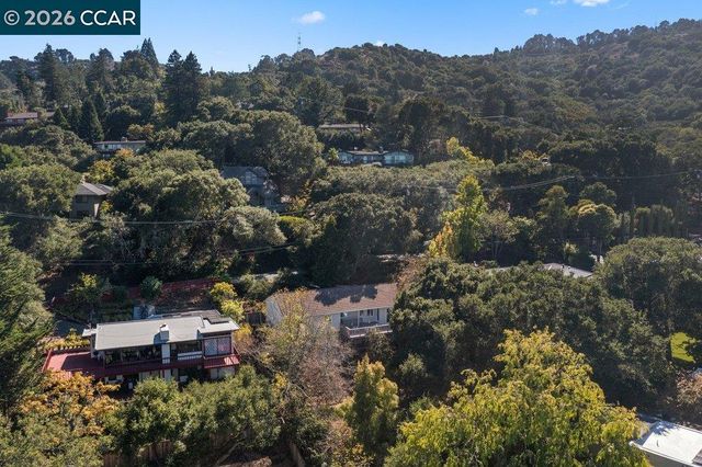 358 El Toyonal, Orinda, CA 94563