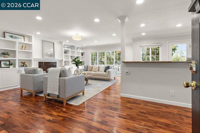 358 El Toyonal, Orinda, CA 94563