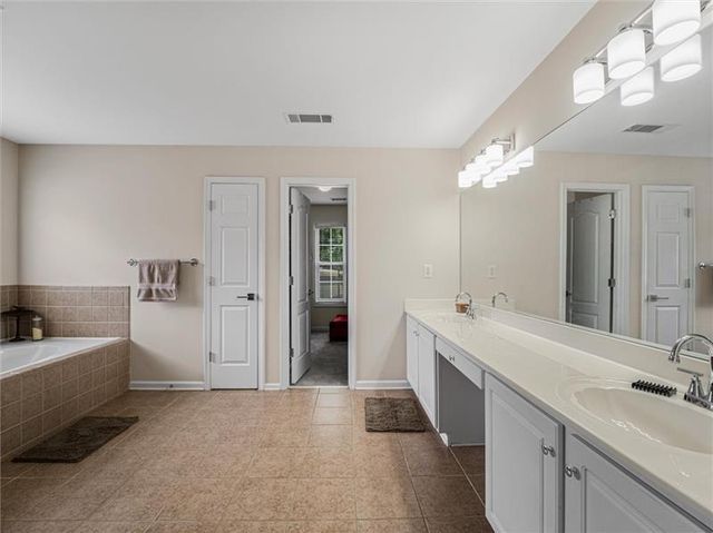 4564 Austin Hills Drive, Suwanee, GA 30024