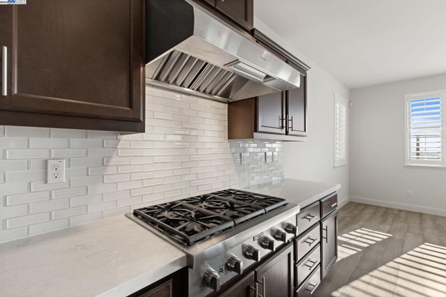 28719 Vista Grande Dr, Hayward, CA 94544