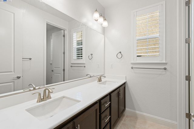 28719 Vista Grande Dr, Hayward, CA 94544