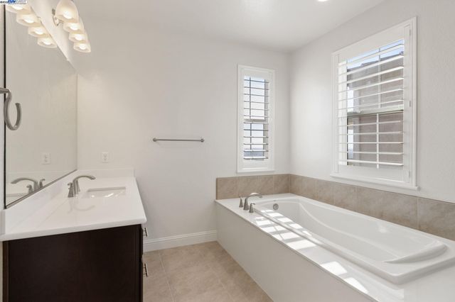 28719 Vista Grande Dr, Hayward, CA 94544