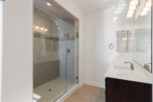 28719 Vista Grande Dr, Hayward, CA 94544