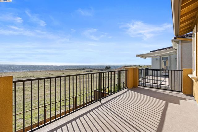 28719 Vista Grande Dr, Hayward, CA 94544