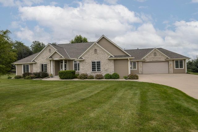 N5158 Union Hill ROAD, Oconomowoc, WI 53066