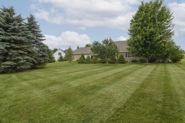 N5158 Union Hill ROAD, Oconomowoc, WI 53066