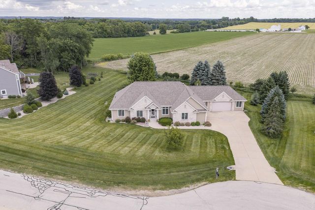 N5158 Union Hill ROAD, Oconomowoc, WI 53066