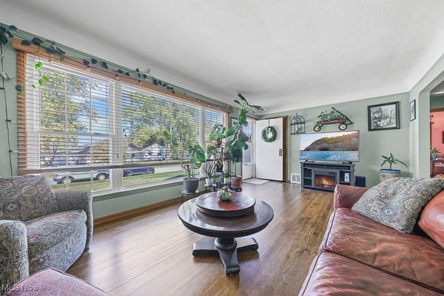 36116 Skytop Lane, Willoughby, OH 44094