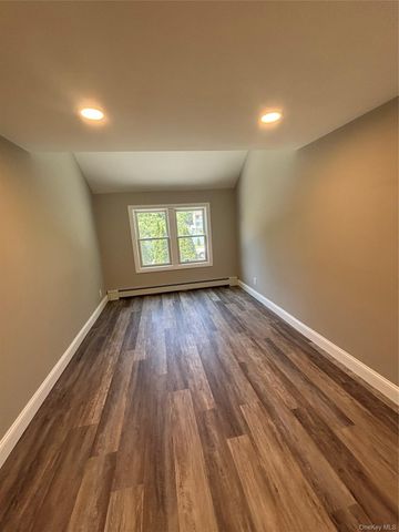 29 Laurel Street, Holbrook, NY 11741