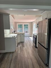 29 Laurel Street, Holbrook, NY 11741