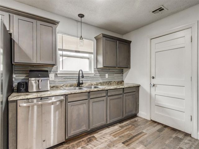 2717 Rolling Hills Terrace, Edmond, OK 73012