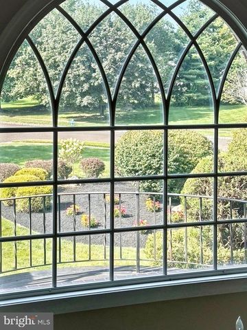 2062 SILVERWOOD DR, Newtown, PA 18940