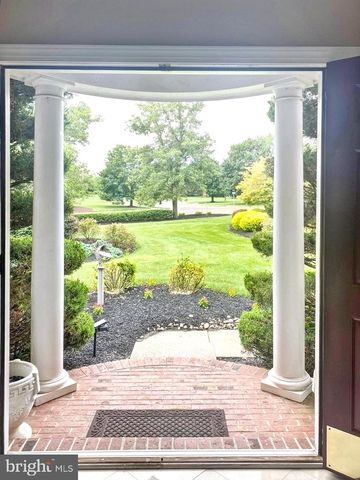 2062 SILVERWOOD DR, Newtown, PA 18940