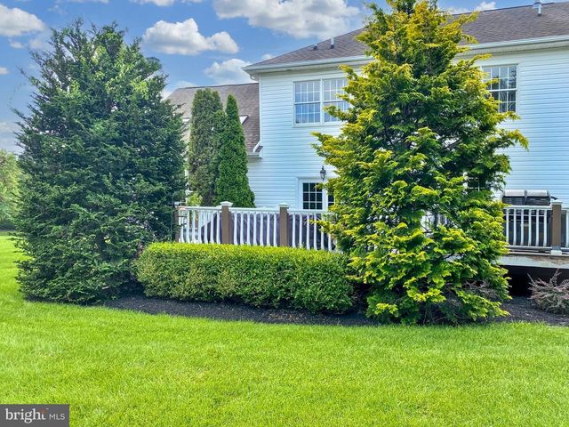 2062 SILVERWOOD DR, Newtown, PA 18940