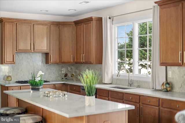 2062 SILVERWOOD DR, Newtown, PA 18940