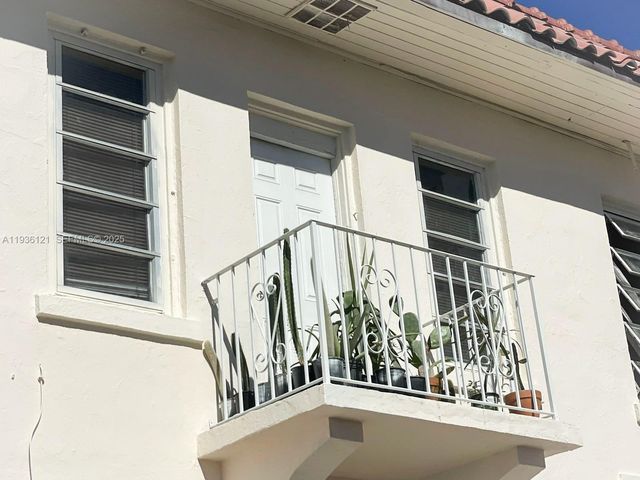 711 NW 1st St 3, Miami, FL 33128