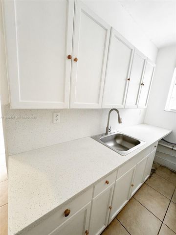 711 NW 1st St 3, Miami, FL 33128