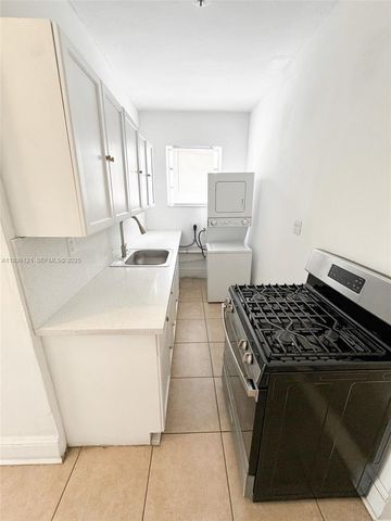 711 NW 1st St 3, Miami, FL 33128