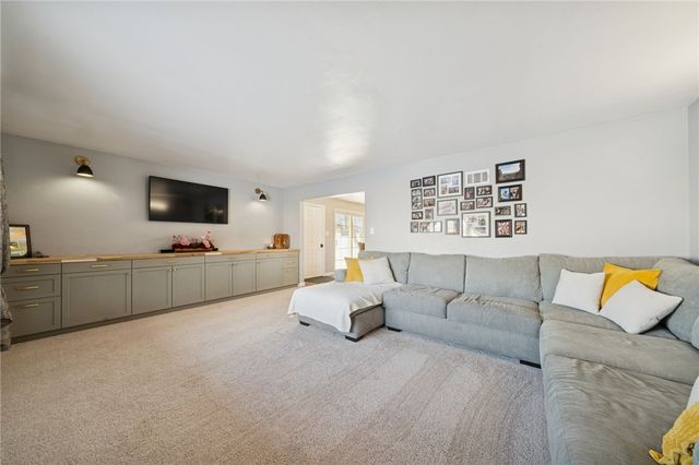 68 Barnhart Rd, Hempfield Twp, PA 15601