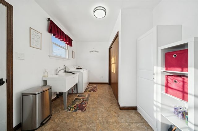 68 Barnhart Rd, Hempfield Twp, PA 15601