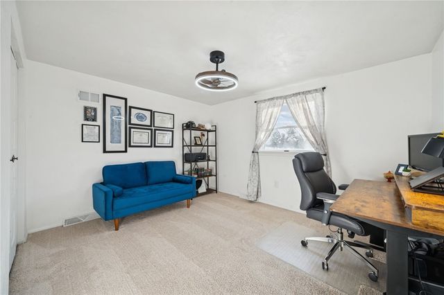 68 Barnhart Rd, Hempfield Twp, PA 15601