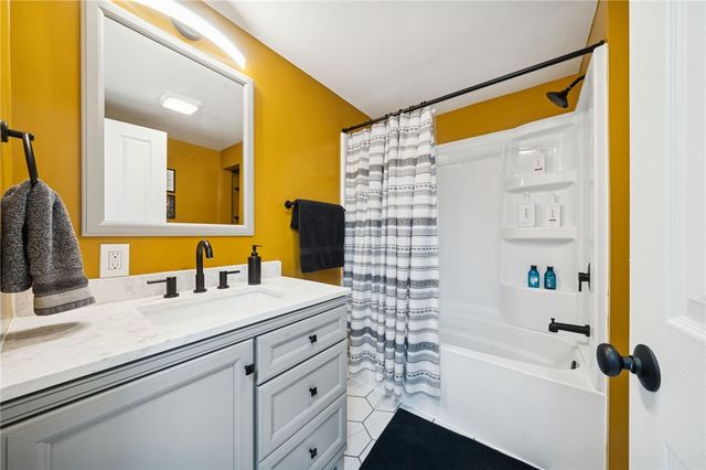 68 Barnhart Rd, Hempfield Twp, PA 15601