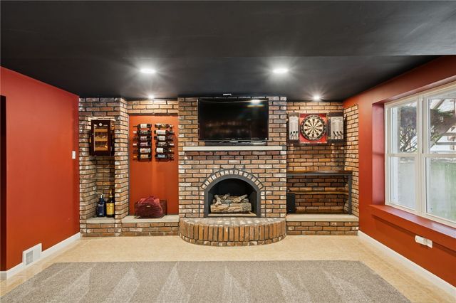 68 Barnhart Rd, Hempfield Twp, PA 15601