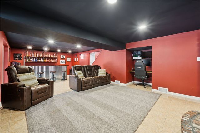 68 Barnhart Rd, Hempfield Twp, PA 15601