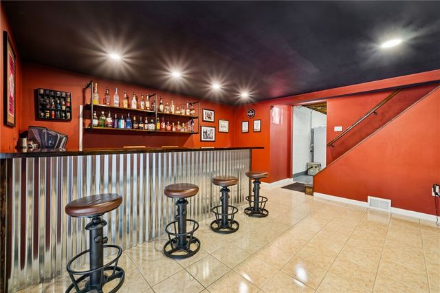 68 Barnhart Rd, Hempfield Twp, PA 15601