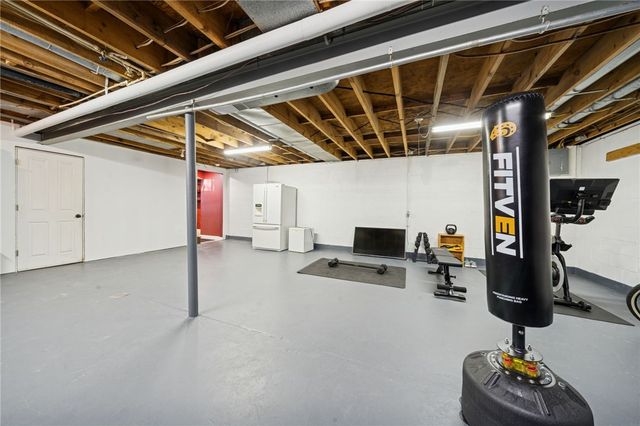 68 Barnhart Rd, Hempfield Twp, PA 15601