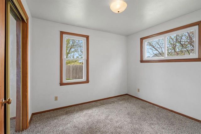 607 HUNTERS POINT ROAD, Neenah, WI 54956