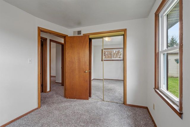 607 HUNTERS POINT ROAD, Neenah, WI 54956