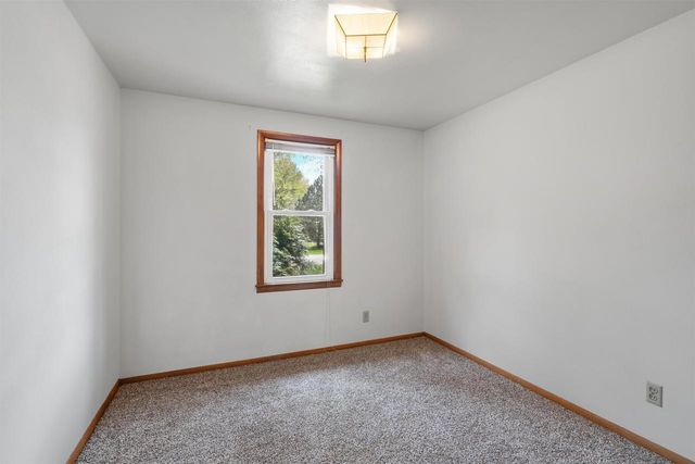 607 HUNTERS POINT ROAD, Neenah, WI 54956