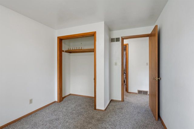 607 HUNTERS POINT ROAD, Neenah, WI 54956