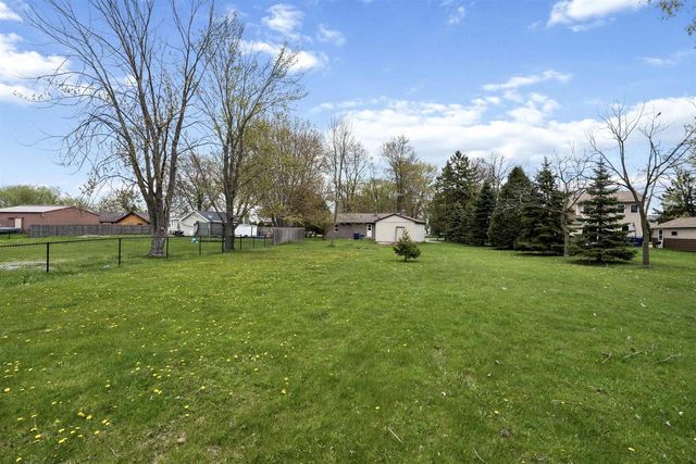 607 HUNTERS POINT ROAD, Neenah, WI 54956
