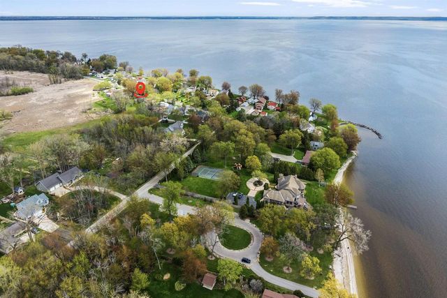 607 HUNTERS POINT ROAD, Neenah, WI 54956