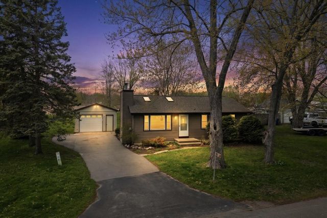 607 HUNTERS POINT ROAD, Neenah, WI 54956