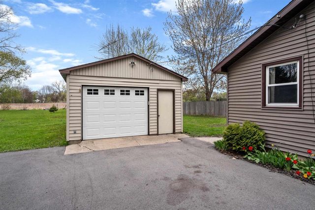 607 HUNTERS POINT ROAD, Neenah, WI 54956