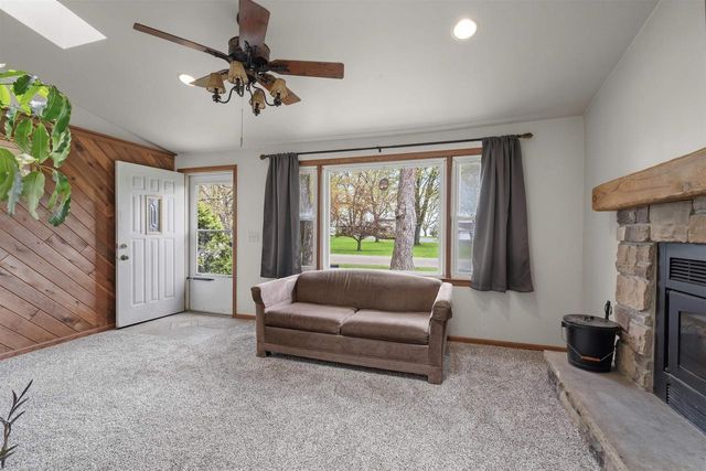 607 HUNTERS POINT ROAD, Neenah, WI 54956