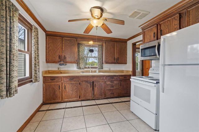 607 HUNTERS POINT ROAD, Neenah, WI 54956