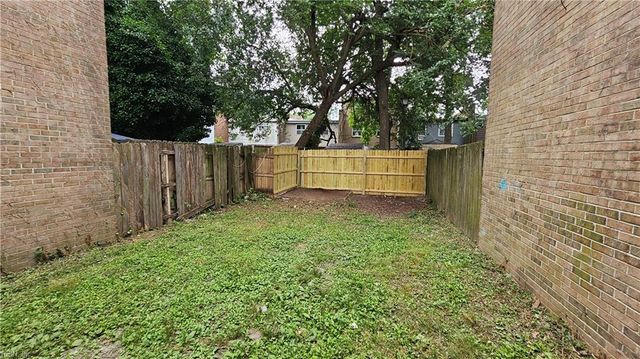 1221 Curie CT, Norfolk, VA 23513