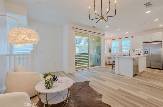 426 Lobata, Irvine, CA 92618