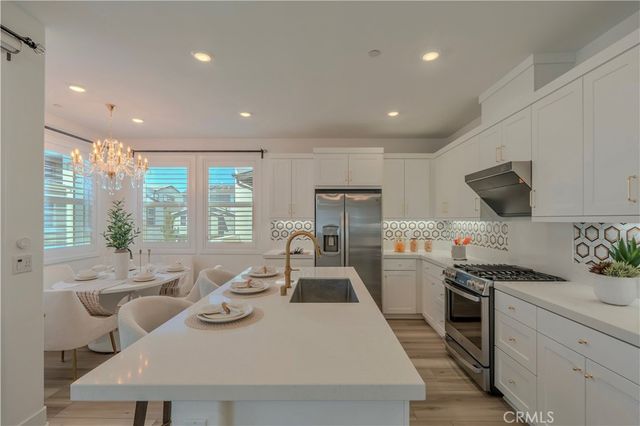 426 Lobata, Irvine, CA 92618