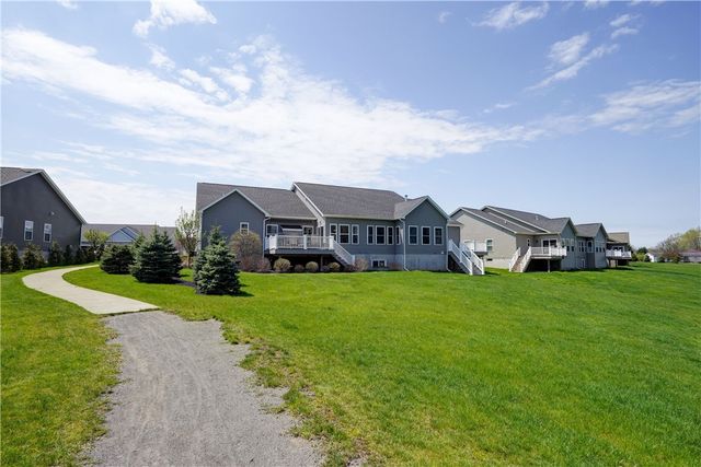 5972 Monarch Drive, Farmington, NY 14425