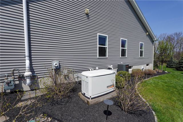 5972 Monarch Drive, Farmington, NY 14425