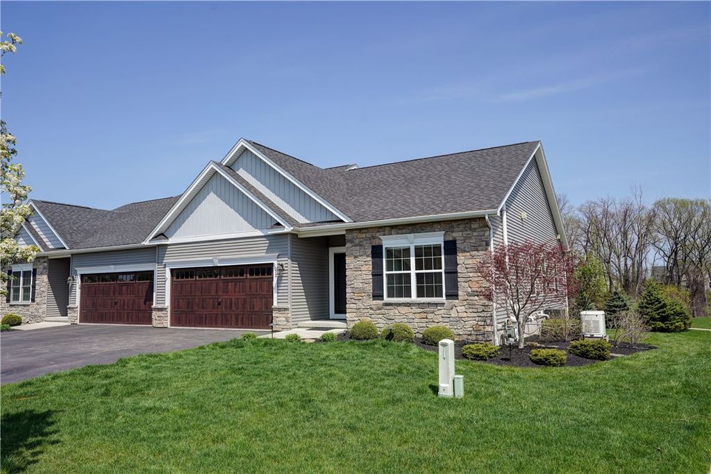 5972 Monarch Drive, Farmington, NY 14425