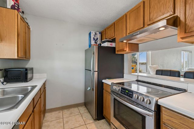 415 N Halifax Ave Apt 303, Daytona Beach, FL 32118